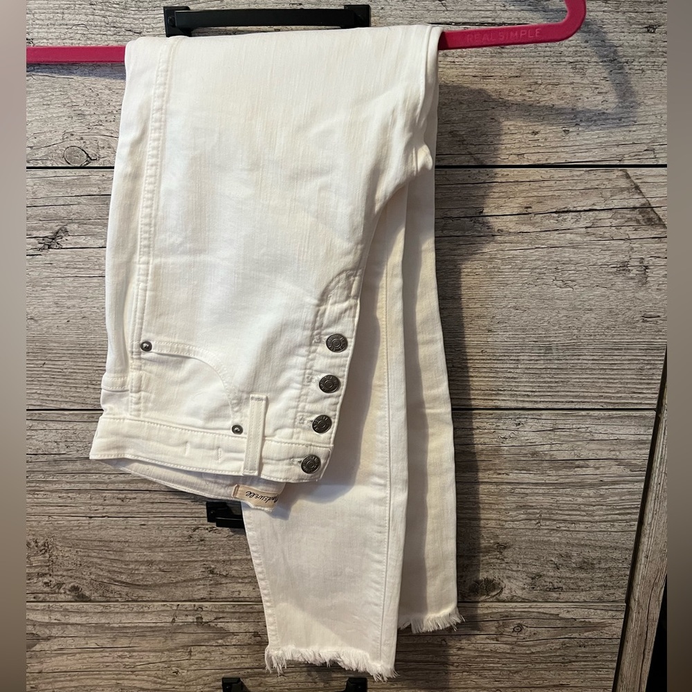 White denim- 10” skinny crop